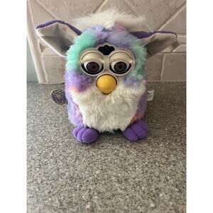 1999  Furby Tie-Dye Pastel Rainbow 70-800 Rare works with tags